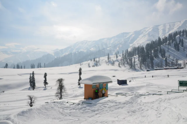 Kashmir winter Tour package