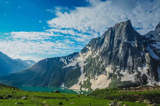 Kashmir offbeat Tour package