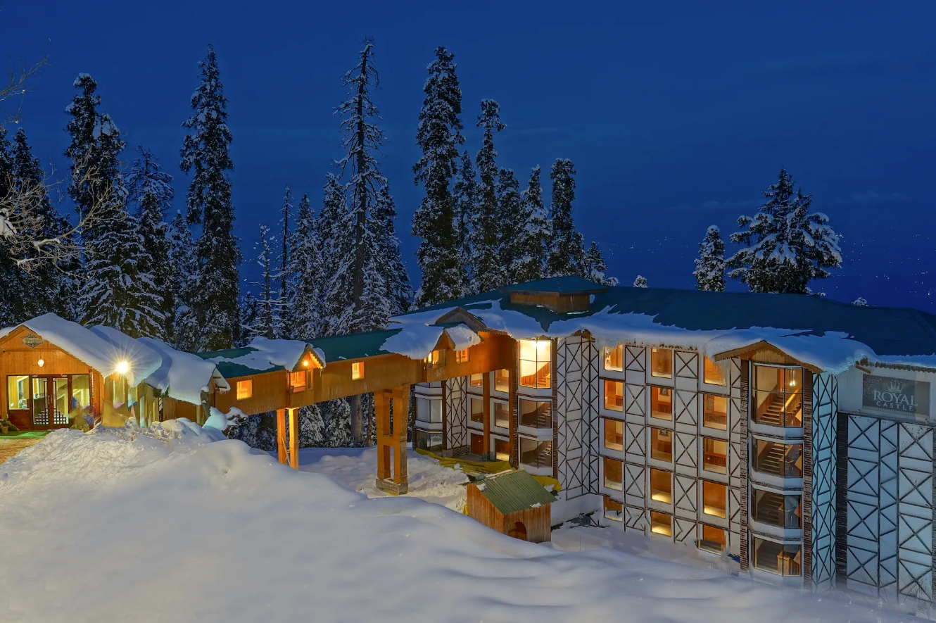 Luxury Kashmir Houseboat & Resort